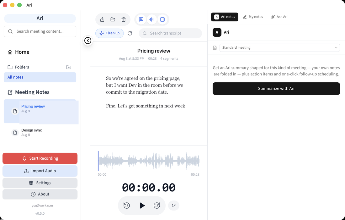 Ari on macOS: a recorded meeting with its waveform, transcript and summary panel